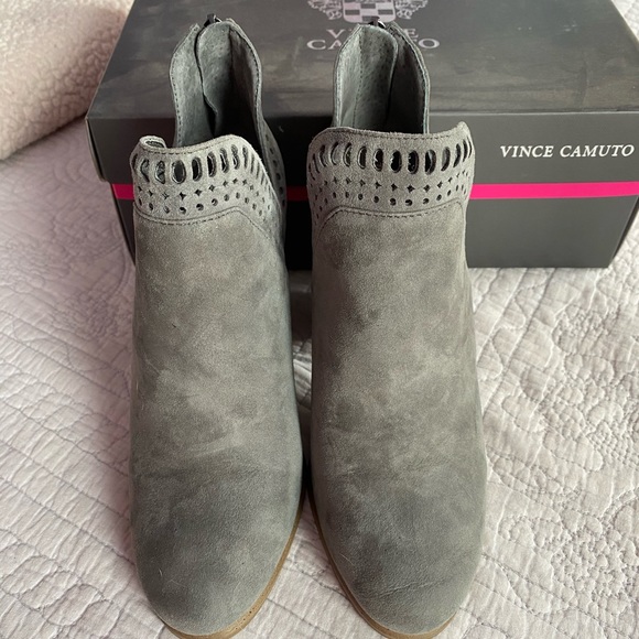 NEW Vince Camuto Fileana Gray Suede Booties - Picture 2 of 5